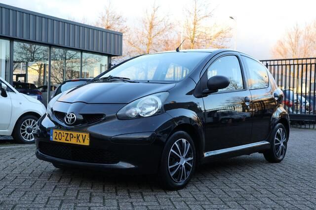 Occasion Toyota Aygo 68 PK (50 kW) 2008 Zwart Hatchback