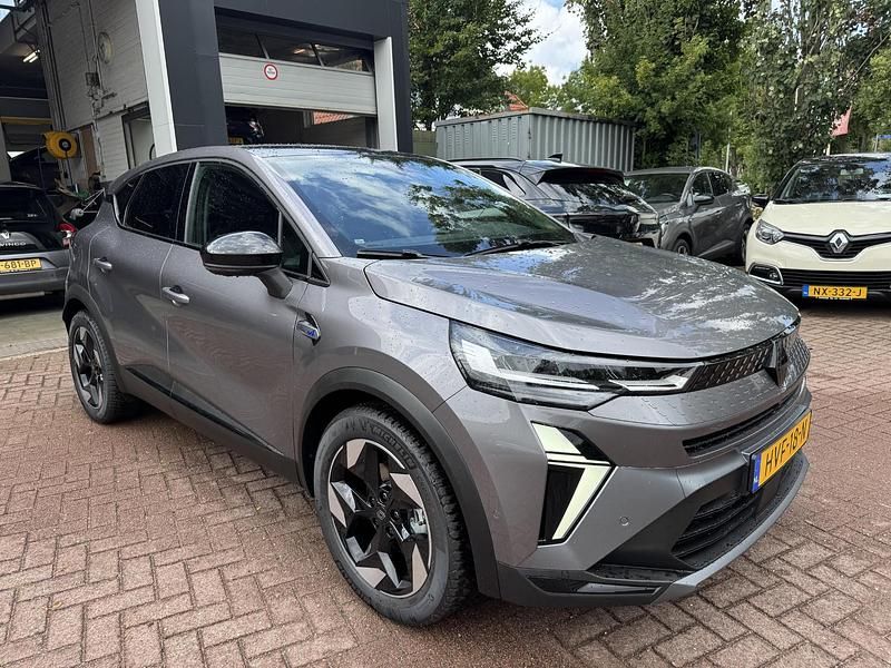 Nieuw Renault Captur Esprit Alpine 143 PK (105 kW) 2025 Grijs SUV