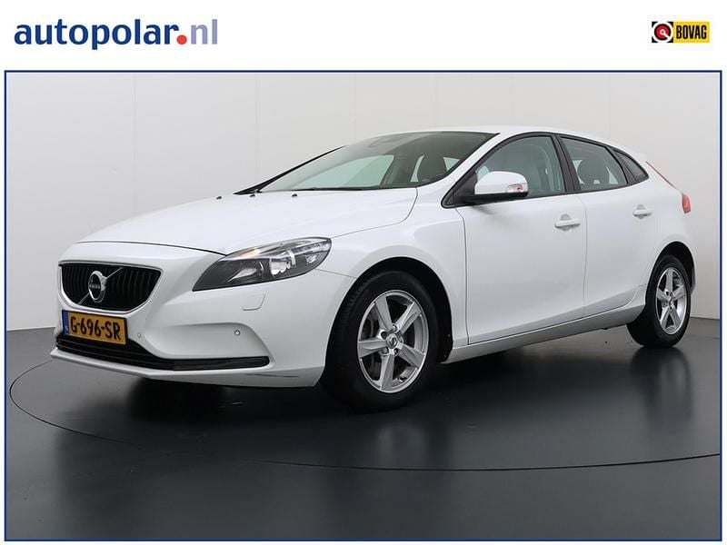 Wit Gebruikt 2017 Volvo V40 Momentum Stationwagen | € 14.850 (Goede deal) - Afbeelding 1/4