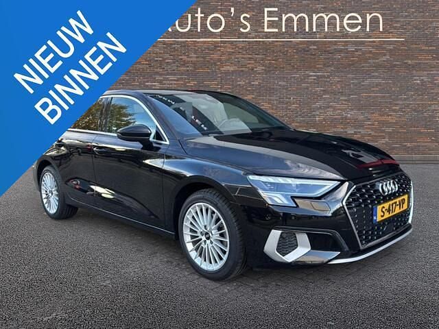 Zwart Gebruikt 2023 Audi A3 Advanced Sedan | € 24.950 (Eerlijke prijs) - Afbeelding 1/4