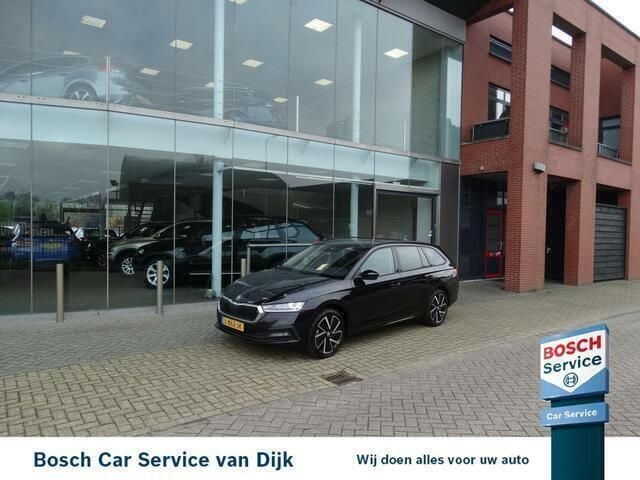 Zwart Gebruikt 2021 Skoda Octavia Business Line Stationwagen | € 21.900 (Goede deal) - Afbeelding 1/4