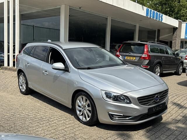 Zilver Gebruikt 2015 Volvo V60 Stationwagen | € 20.700 (Iets duurder) - Afbeelding 1/4