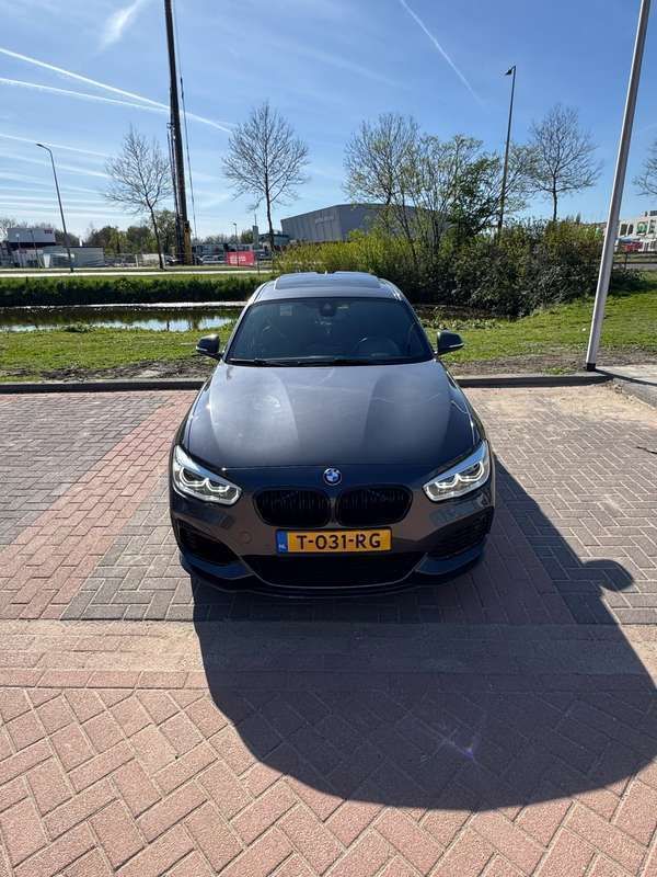 Grijs Gebruikt 2017 BMW M140 M Sport Stationwagen | € 35.500 - Afbeelding 1/4