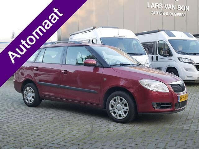 Rood (metallic) Occasion 2008 Skoda Fabia Ambiente Stationwagen | € 4.450 (Eerlijke prijs) - Afbeelding 1/4