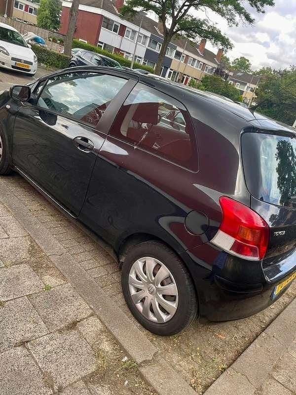 Zwart Gebruikt 2009 Toyota Yaris Hatchback | € 3.500 (Goede deal) - Afbeelding 1/4