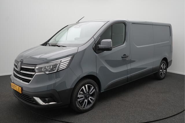 Grijs Nieuw 2024 Renault Trafic R.S. Van | € 35.940 - Afbeelding 1/4