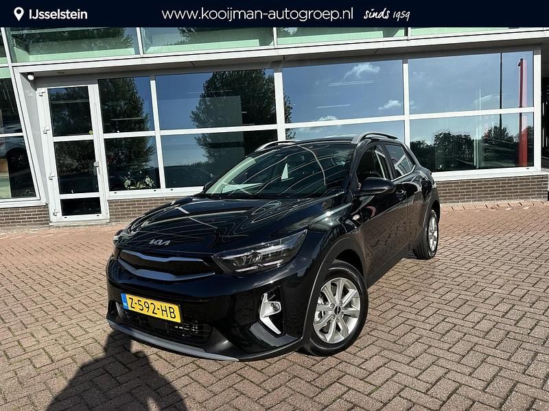 Zwart Gebruikt 2024 Kia Stonic Start SUV | € 25.749 (Eerlijke prijs) - Afbeelding 1/4