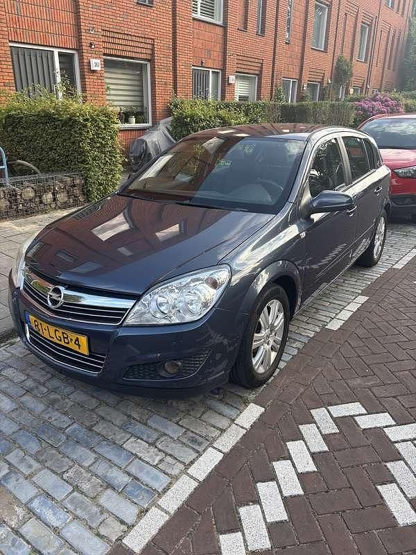 Blauw Gebruikt 2010 Opel Astra Cosmo Hatchback | € 4.200 (Eerlijke prijs) - Afbeelding 1/4