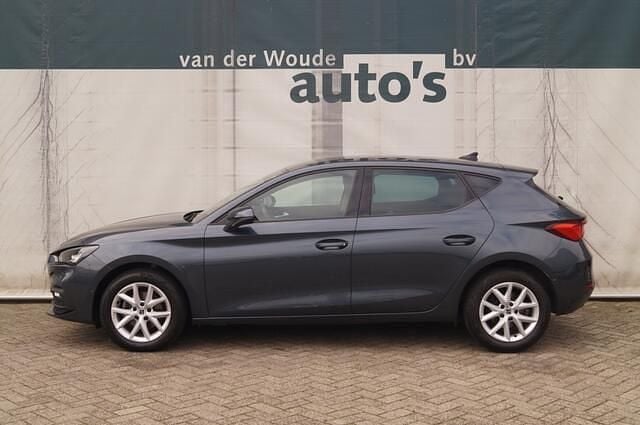 Grijs Gebruikt 2022 Seat Leon Business Hatchback | € 17.900 (Super prijs) - Afbeelding 1/4