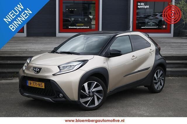 Bruin Gebruikt 2022 Toyota Aygo Envy Hatchback | € 19.400 (Eerlijke prijs) - Afbeelding 1/4