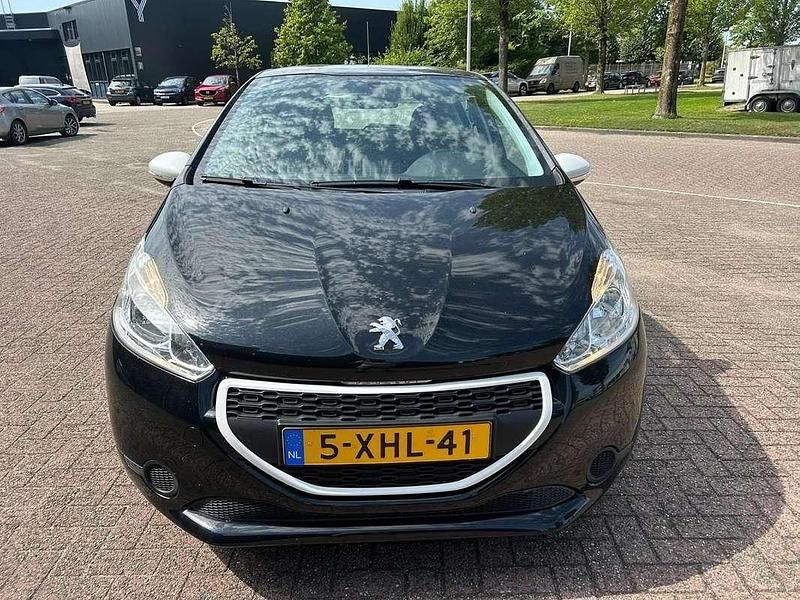 Zwart Gebruikt 2014 Peugeot 208 Hatchback | € 5.300 (Goede deal) - Afbeelding 1/4