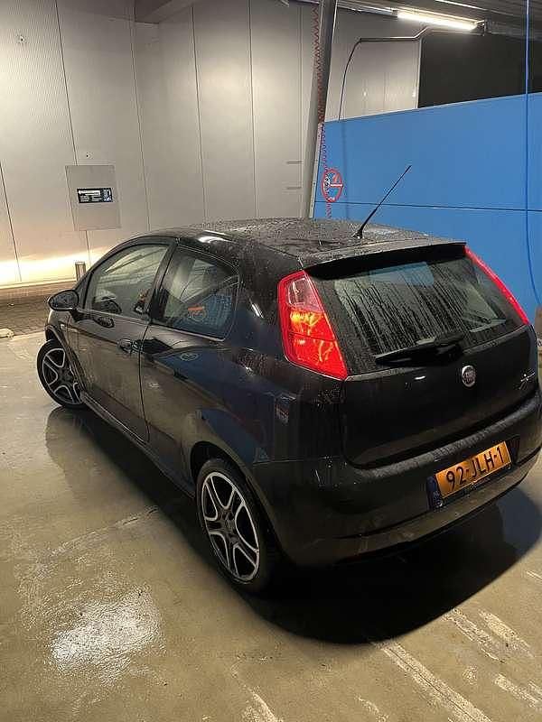 Zwart Occasion 2009 Fiat Punto Sport MPV | € 3.500 (Eerlijke prijs) - Afbeelding 1/4
