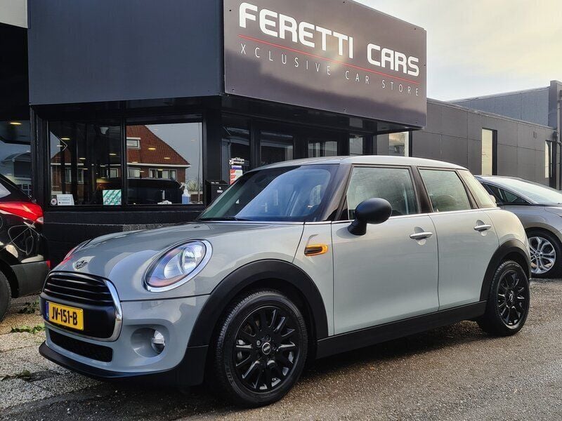 Grijs, metallic lak Gebruikt 2016 Mini One D Business Hatchback | € 11.900 - Afbeelding 1/4