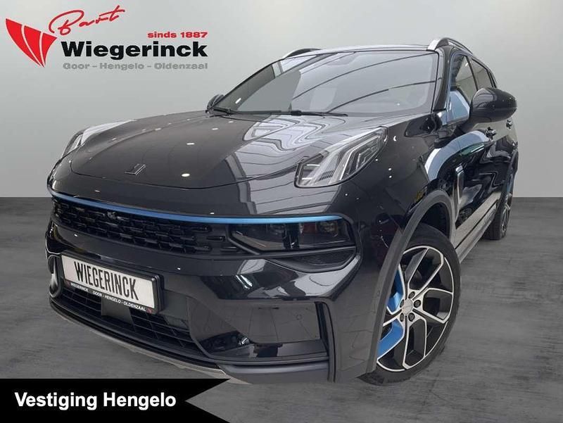 Zwart, metallic lak Gebruikt 2023 Lynk & Co 01 SUV | € 28.889 (Eerlijke prijs) - Afbeelding 1/4