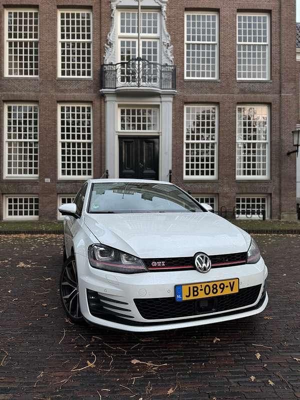 Occasion 2014 VW Golf GTI Sedan | € 16.250 (Goede deal) - Afbeelding 1/4