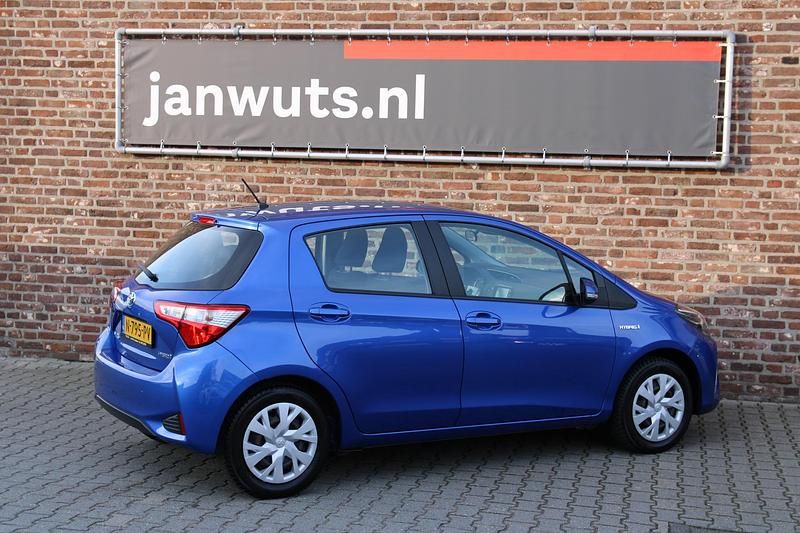 Occasion Toyota Yaris Hybrid Active 2022 Blauw Hatchback