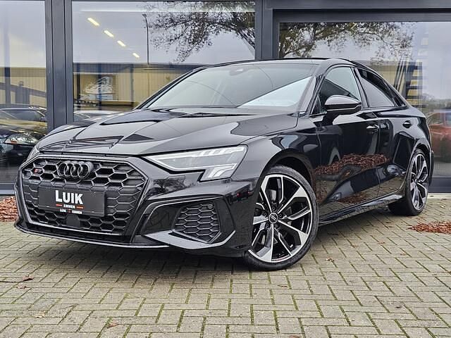 Zwart (metallic) Occasion 2022 Audi A3 Basis Sedan | € 41.800 (Goede deal) - Afbeelding 1/4