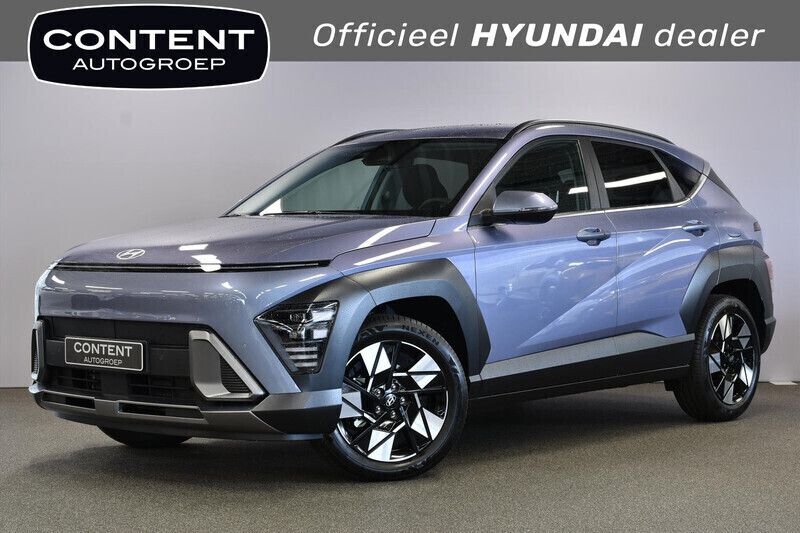 Meta blue (blauw metallic) Nieuw 2024 Hyundai Kona Comfort SUV | € 36.950 (Eerlijke prijs) - Afbeelding 1/4