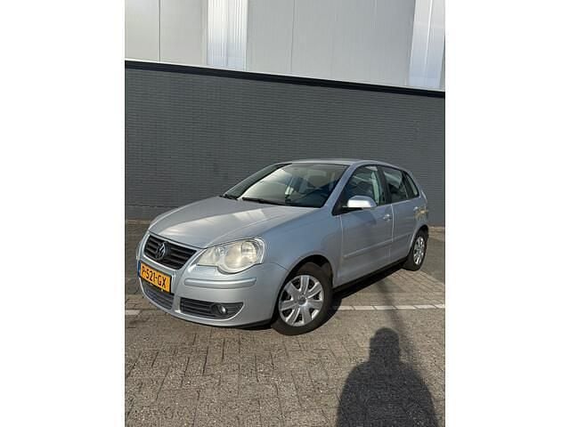 Grijs Gebruikt 2006 VW Polo Trendline Hatchback | € 2.250 (Eerlijke prijs) - Afbeelding 1/4