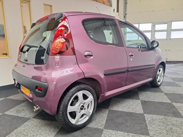 Occasion Peugeot 107 Envy 68 PK (50 kW) 2013 Paars (metallic) Hatchback