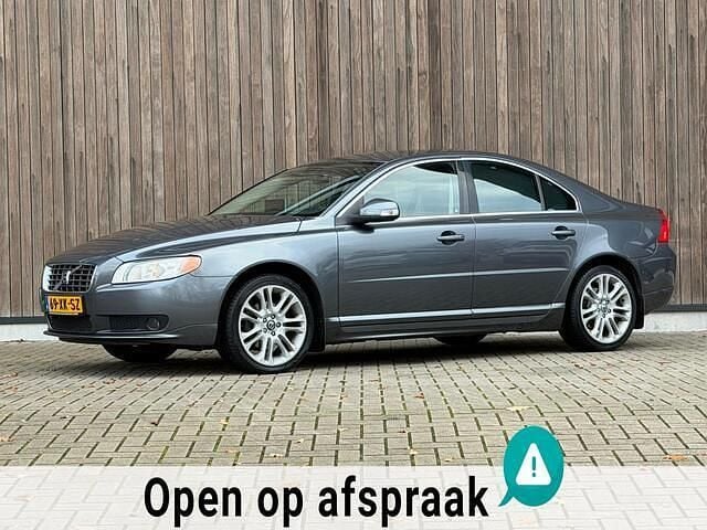 Grijs (metallic) Gebruikt 2007 Volvo S80 Momentum Sedan | € 6.950 (Eerlijke prijs) - Afbeelding 1/4