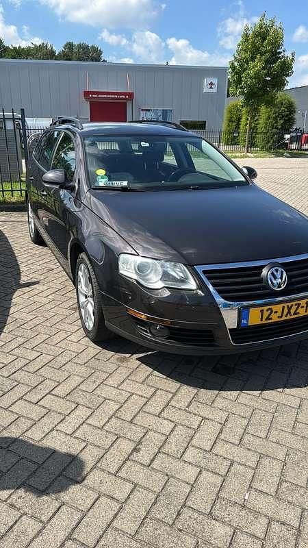 Bruin Gebruikt 2009 VW Passat Trendline Stationwagen | € 4.000 (Eerlijke prijs) - Afbeelding 1/4