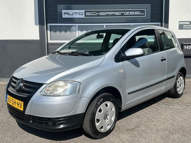 Grijs Gebruikt 2006 VW Fox Trendline Hatchback | € 1.685 (Eerlijke prijs) - Afbeelding 1/4
