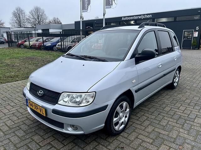 Grijs (metallic) Occasion 2007 Hyundai Matrix Active MPV | € 1.995 (Eerlijke prijs) - Afbeelding 1/4
