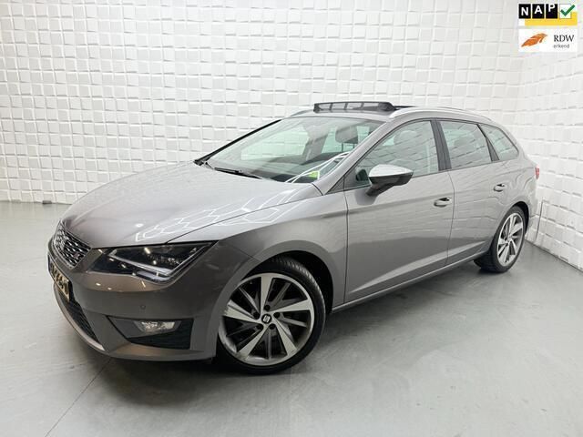 Grijs, metallic lak Gebruikt 2015 Seat Leon ST FR Stationwagen | € 11.249 (Eerlijke prijs) - Afbeelding 1/4