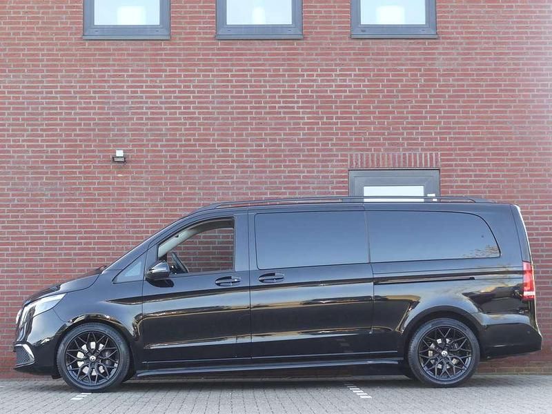 Occasion Mercedes V300 237 PK (174 kW) 2023 Zwart (metallic) MPV