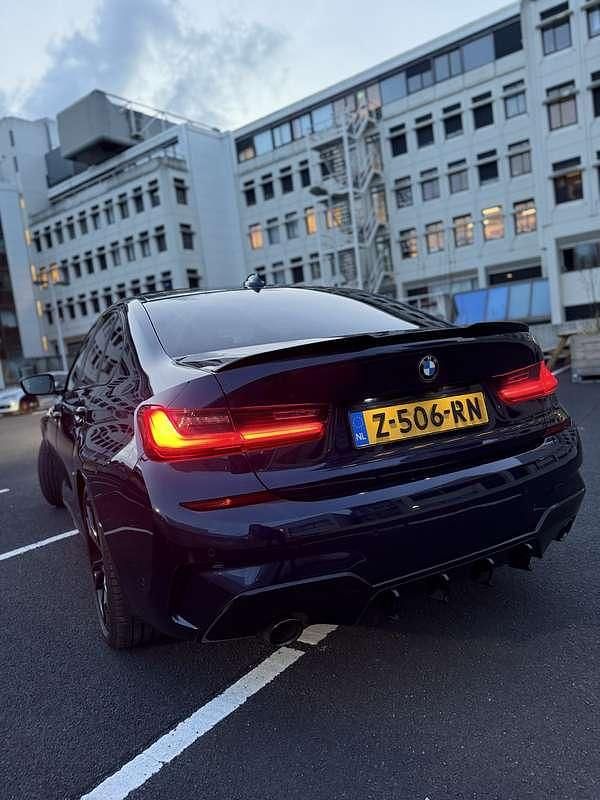 Blauw Occasion 2019 BMW 330 Executive Sedan | € 32.500 (Iets duurder) - Afbeelding 1/4