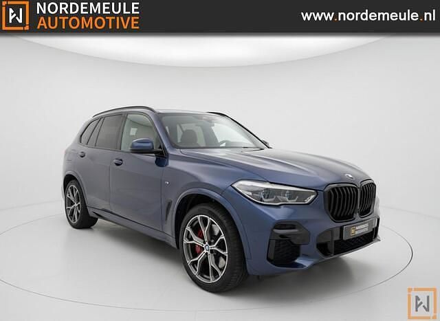 Blauw Occasion 2022 BMW X5 M Sport SUV | € 59.900 - Afbeelding 1/4