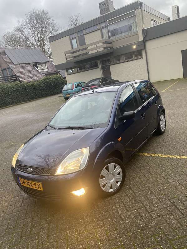Gebruikt 2004 Ford Fiesta Trend Hatchback | € 950 (Eerlijke prijs) - Afbeelding 1/4