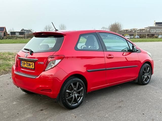 Occasion Toyota Yaris 99 PK (72 kW) 2012 Rood (metallic) Hatchback