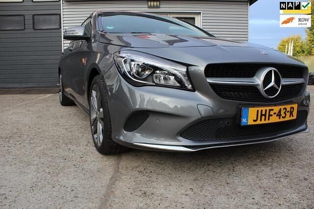 Grijs Gebruikt 2018 Mercedes CLA180 Shooting Brake Business Stationwagen | € 16.900 (Super prijs) - Afbeelding 1/4