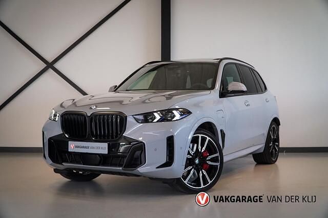 Grijs Nieuw 2025 BMW X5 M Sport SUV | € 107.950 - Afbeelding 1/4