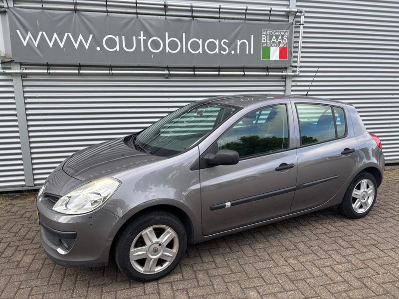 Hatchback Gebruikt 2008 Renault Clio II Hatchback | € 1.950 (Eerlijke prijs) - Afbeelding 1/4