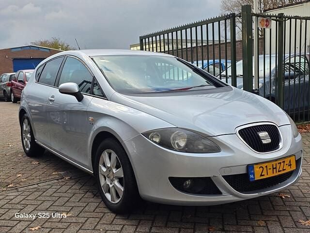 Grijs Gebruikt 2009 Seat Leon Style Hatchback | € 2.749 (Goede deal) - Afbeelding 1/4