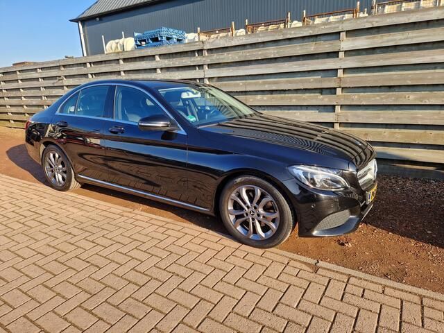 Zwart, metallic lak Gebruikt 2017 Mercedes C200 Business Sedan | € 21.950 (Eerlijke prijs) - Afbeelding 1/4