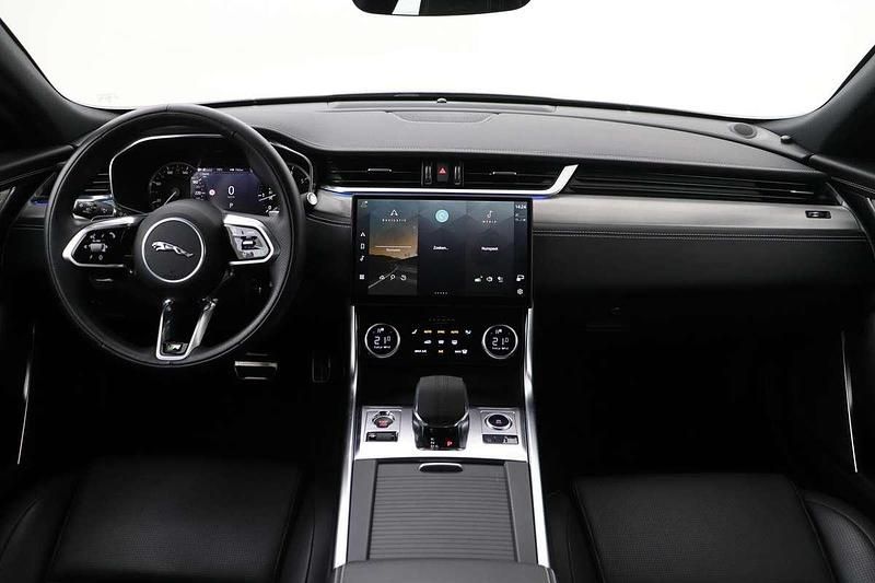 Occasion Jaguar XF R-Dynamic 251 PK (184 kW) 2023 Grijs Sedan