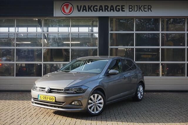 Grijs Gebruikt 2021 VW Polo Highline Hatchback | € 19.850 (Eerlijke prijs) - Afbeelding 1/4