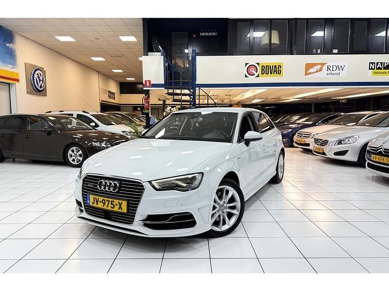 Wit Occasion 2015 Audi A3 Sportback Hatchback | € 9.950 (Super prijs) - Afbeelding 1/4