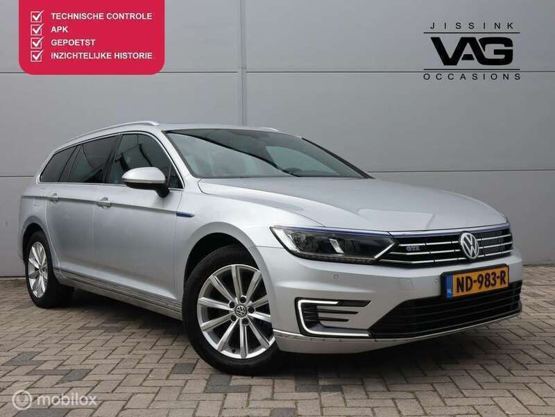 Grijs, metallic lak Gebruikt 2016 VW Passat Highline Stationwagen | € 17.499 (Eerlijke prijs) - Afbeelding 1/4