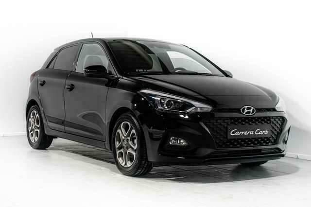 Zwart Gebruikt 2020 Hyundai i20 Sedan | € 13.990 (Eerlijke prijs) - Afbeelding 1/4