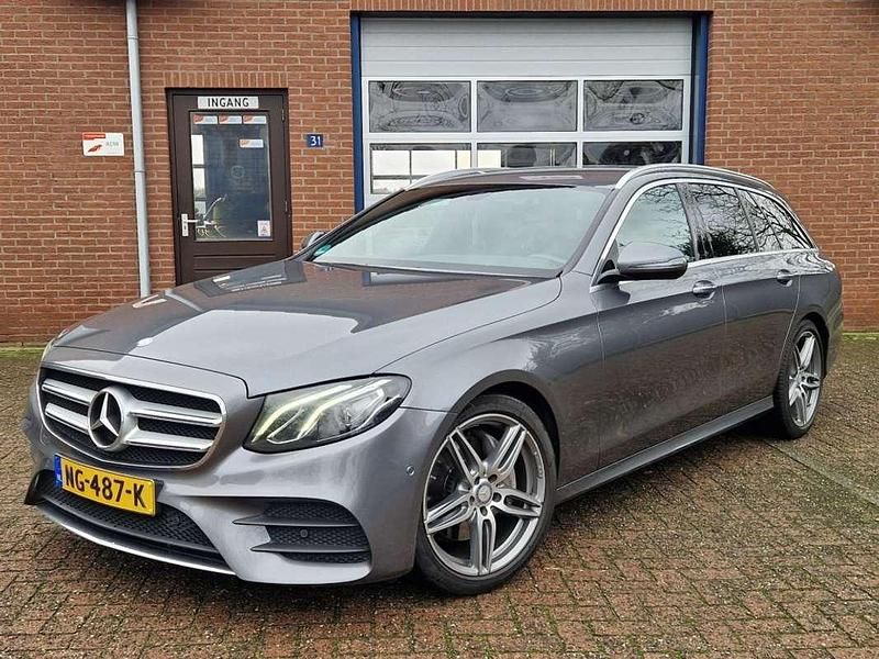 Grijs Gebruikt 2017 Mercedes E200 Business Stationwagen | € 25.950 (Eerlijke prijs) - Afbeelding 1/4