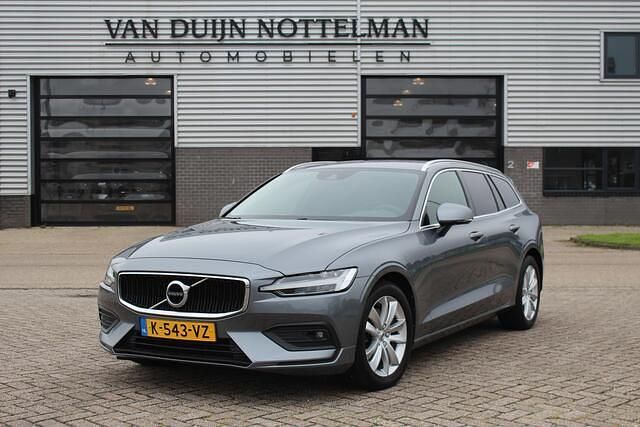 Grijs, metallic lak Occasion 2021 Volvo V60 Business Edition Stationwagen | € 25.950 (Eerlijke prijs) - Afbeelding 1/4
