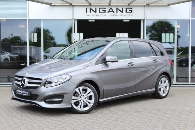 Grijs Gebruikt 2017 Mercedes B180 MPV | € 14.500 (Eerlijke prijs) - Afbeelding 1/4