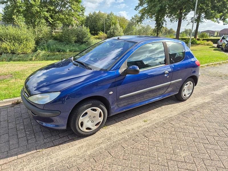 Blauw Gebruikt 2002 Peugeot 206 Hatchback | € 995 - Afbeelding 1/4