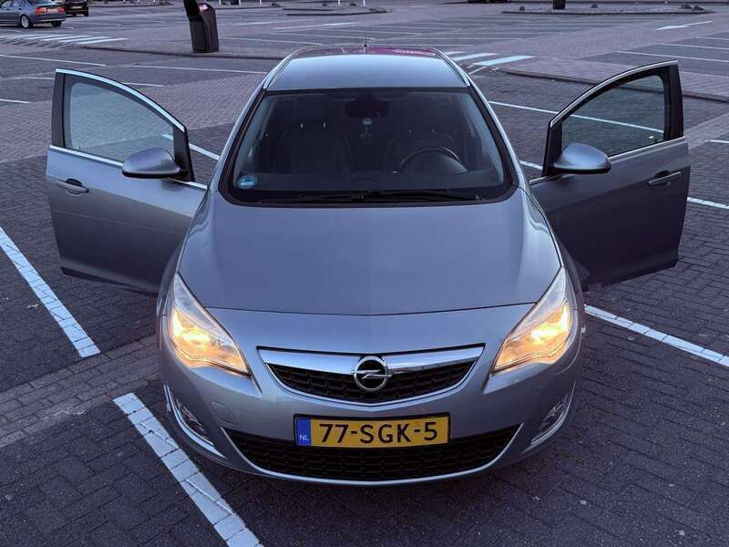 Gebruikt 2011 Opel Astra Design Edition Stationwagen | € 4.199 (Iets duurder) - Afbeelding 1/4
