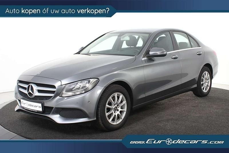 Grijs, metallic lak Gebruikt 2017 Mercedes C180 Premium Plus Sedan | € 16.800 (Super prijs) - Afbeelding 1/4